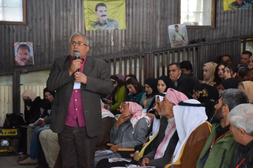 Têkildarî ʹManîfestoya Şaristaniya Demokratîkʹ li kantona Firatê komxebat