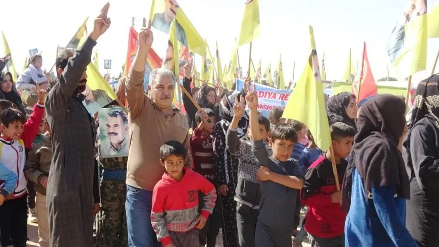 Koçberên Girê Spî li dijî êrişan daketin kolanan