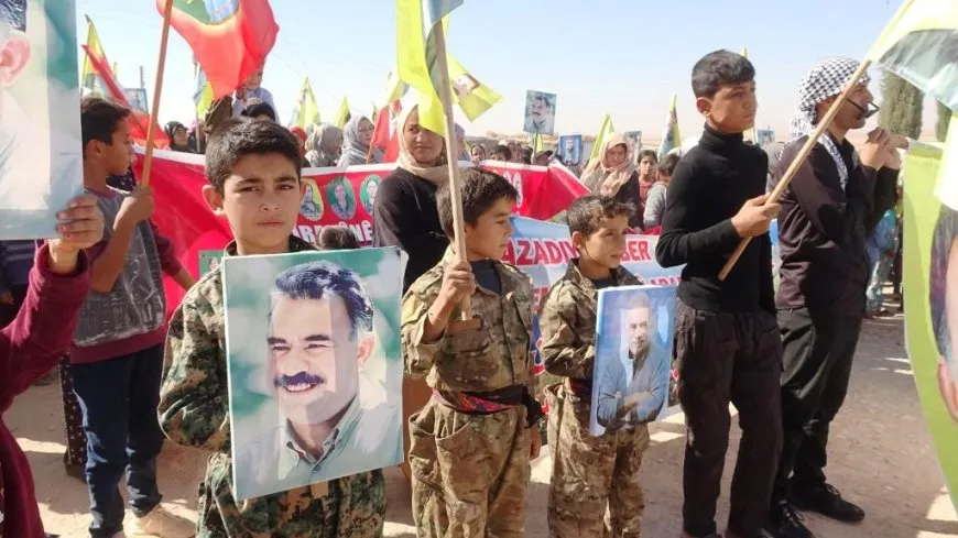 Koçberên Girê Spî li dijî êrişan daketin kolanan