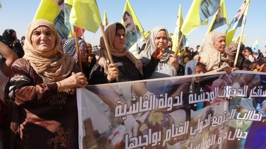 Koçberên Girê Spî li dijî êrişan daketin kolanan