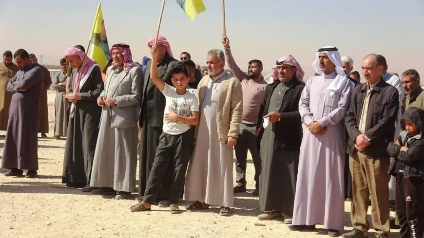 Koçberên Girê Spî li dijî êrişan daketin kolanan