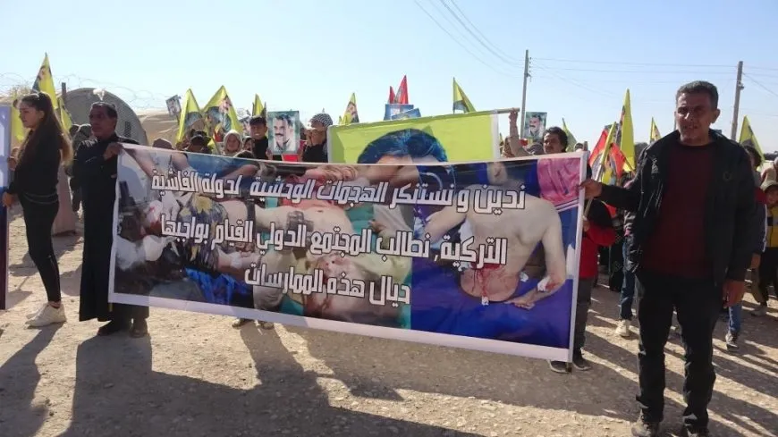 Koçberên Girê Spî li dijî êrişan daketin kolanan