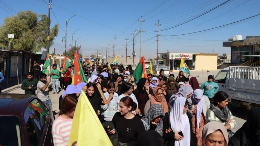 Şêniyên Şengalê bi meşekê teqezî bi domandina berxwedanê kir