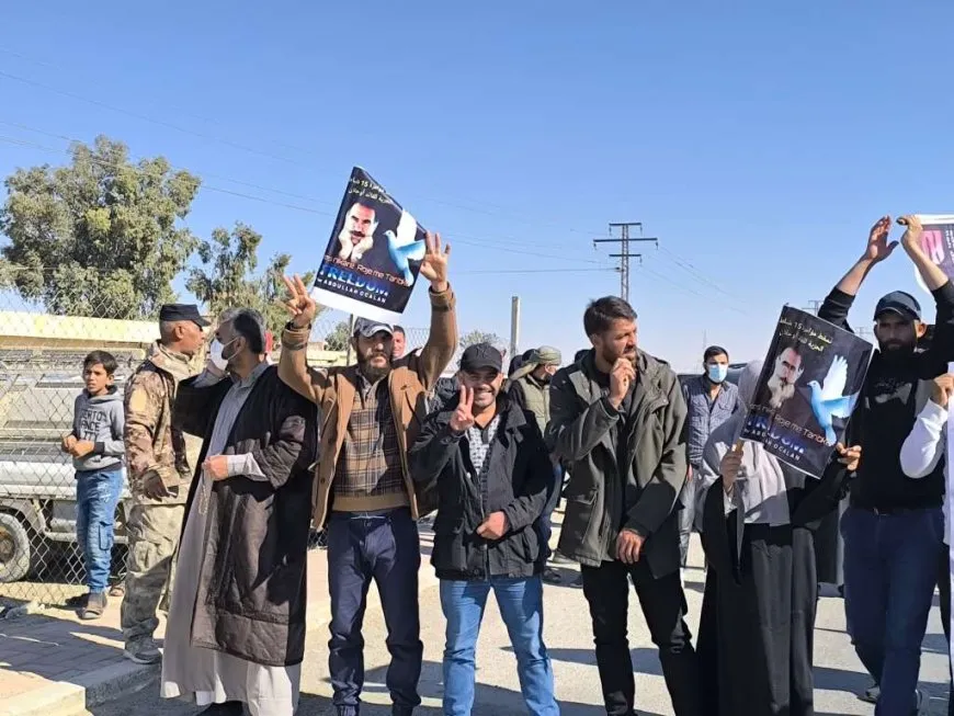 Xelkê Dêrazorî li dijî êrişan daket qadan