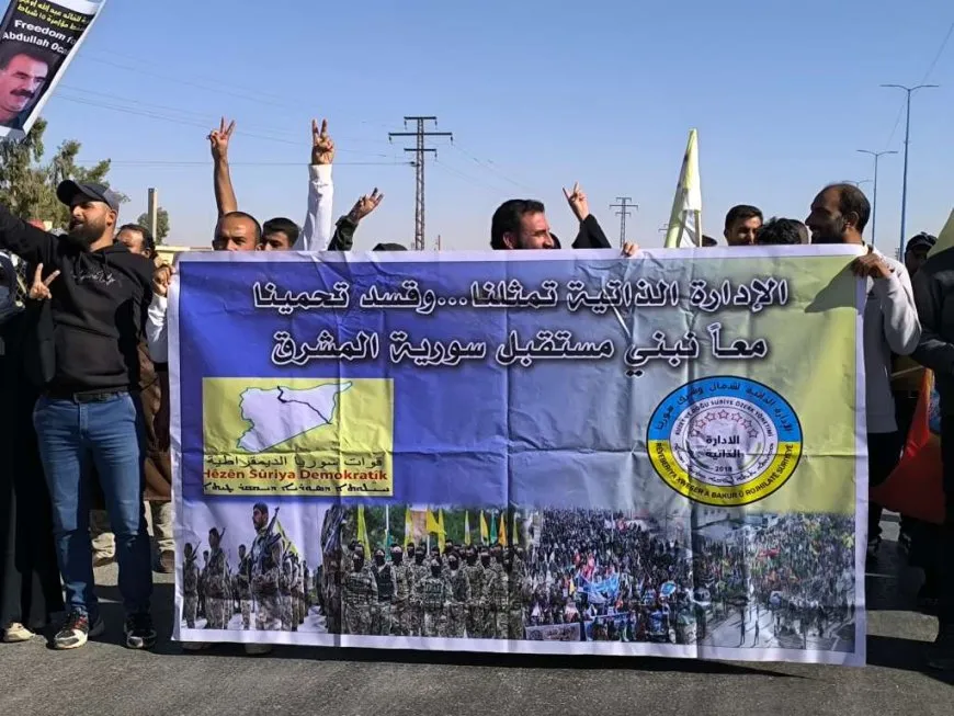 Xelkê Dêrazorî li dijî êrişan daket qadan