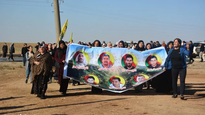 Di merasîma sersaxiyê ya şehîdên Siwêdiyeyê de peyamên berxwedanê