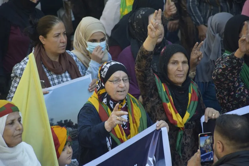 Li Qamişlo û Kobanê li dijî êrişan meş
