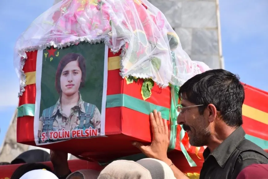 Li Kobanê ji bo 2 şehîdan merasîmek hat lidarxistin