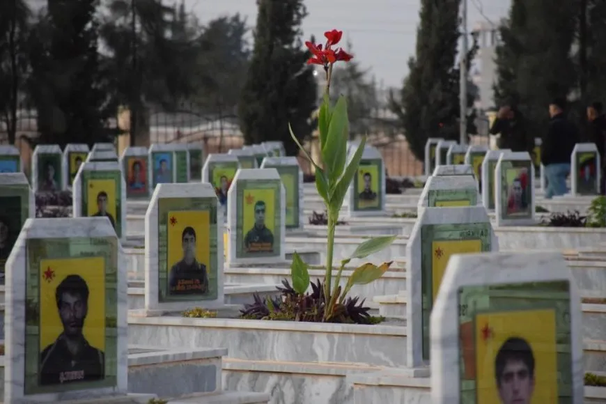 Şehîdên meha Îlon û Cotmehê bi pêxistina findan hatin bibîranîn