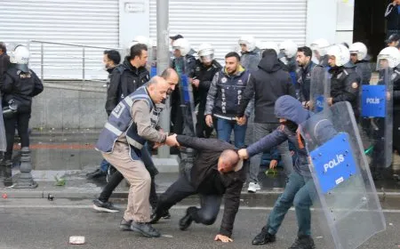 Polîsên Tirk di berxwedana li dijî qeyûman de 92 kes destgîr kirin