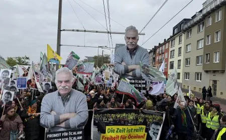 Li Kolnê beriya mîtîngê meş mezin