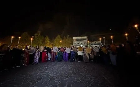 TJAˋyê bi erbane û meşaleyan çalakiyek li dar xist