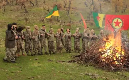 Gerîlayên HPG û YJA Starê Salvegera PKK’ê pîrozkirin