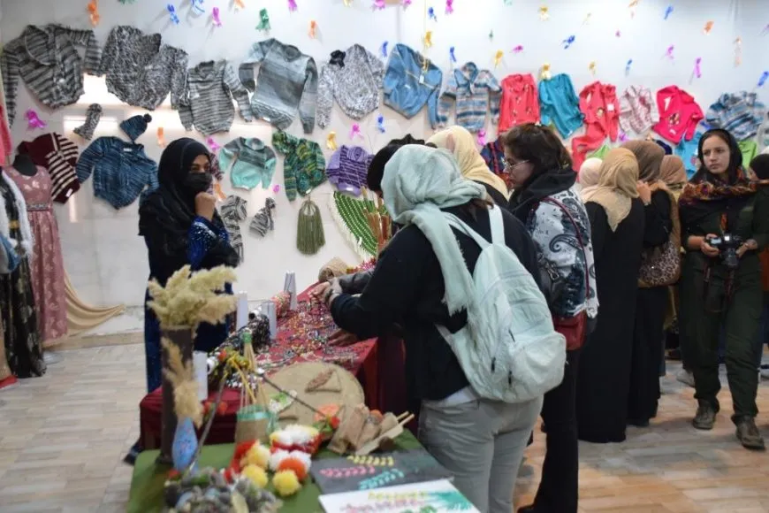 Li Reqayê pêşangeha hunera jinan