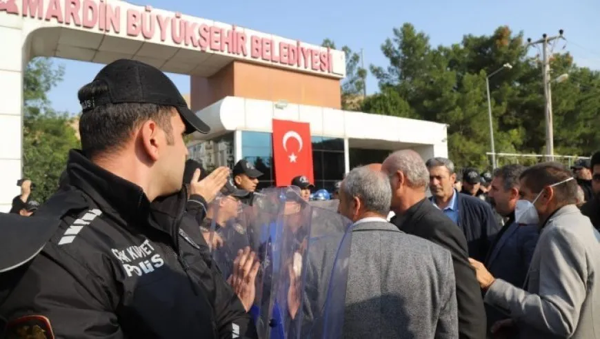 Girse li pêşiya şarêdariyên xwe ne