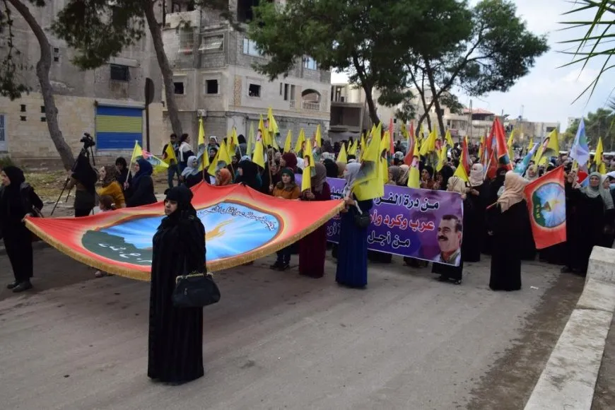 Li Reqayê bi sedan kes ji bo Rêber Abdullah Ocalan meşiyan