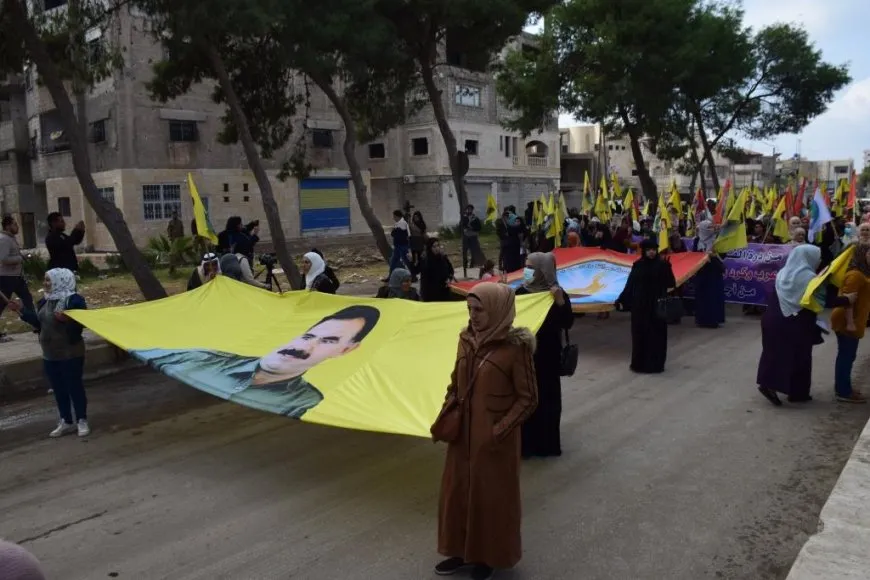 Li Reqayê bi sedan kes ji bo Rêber Abdullah Ocalan meşiyan