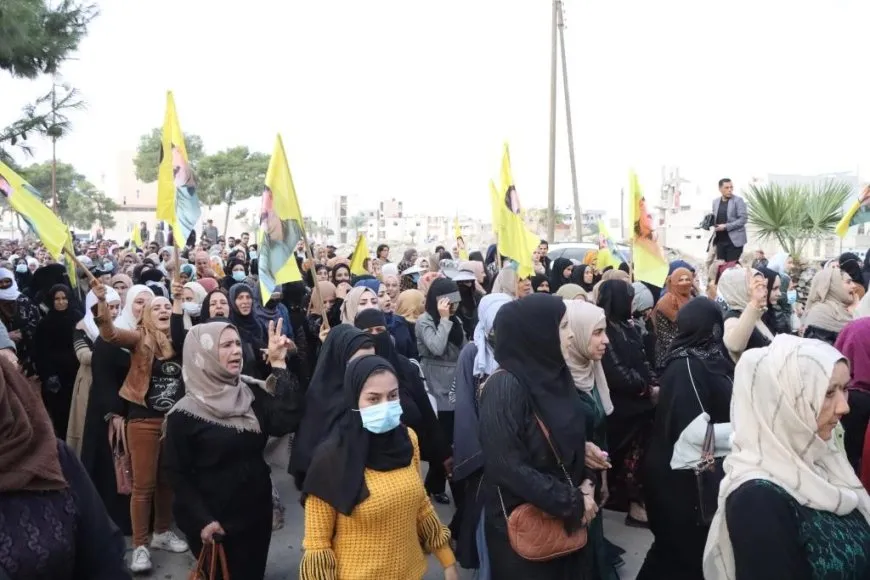 Li Reqayê bi sedan kes ji bo Rêber Abdullah Ocalan meşiyan