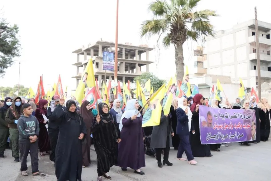Li Reqayê bi sedan kes ji bo Rêber Abdullah Ocalan meşiyan