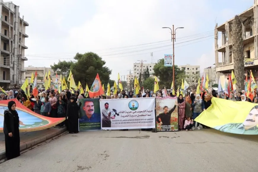 Li Reqayê bi sedan kes ji bo Rêber Abdullah Ocalan meşiyan