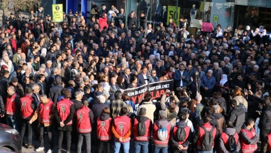 Li Amedê bi hezaran kes li dijî tayînkirina qeyûman meşiyan