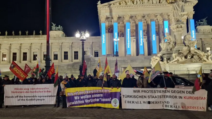 Li Viyana, Dortmund û Giessenê desteserkirina şaredariyan hat protestokirin