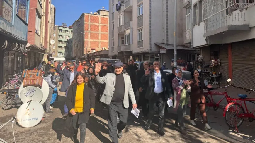 Li Mûş, Îdir û Amedê berxwedana li dijî desteserkirinê