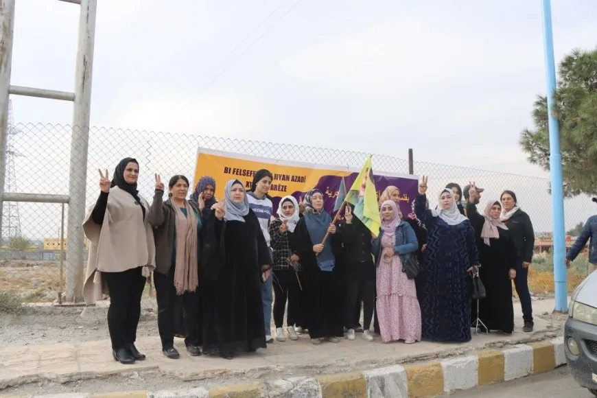 Li Reqayê pankartên 25ˋê Mijdarê hatin daliqandin