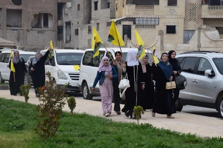 Li Reqayê pankartên 25ˋê Mijdarê hatin daliqandin