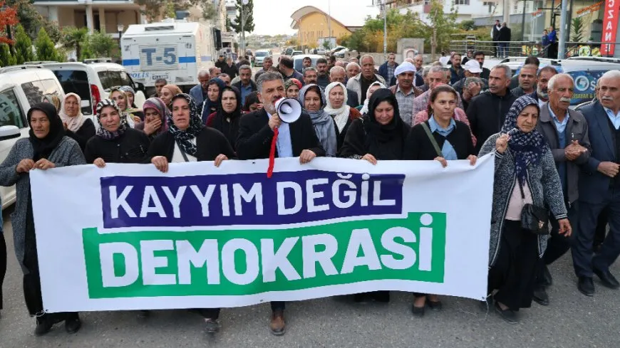 Li Xelfetiyê li dijî desteserkirina şaredariyê gel meşiya