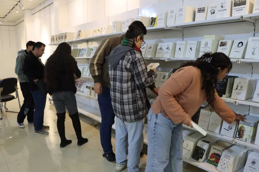 Weşanxaneya Aram pêşangehek vekir