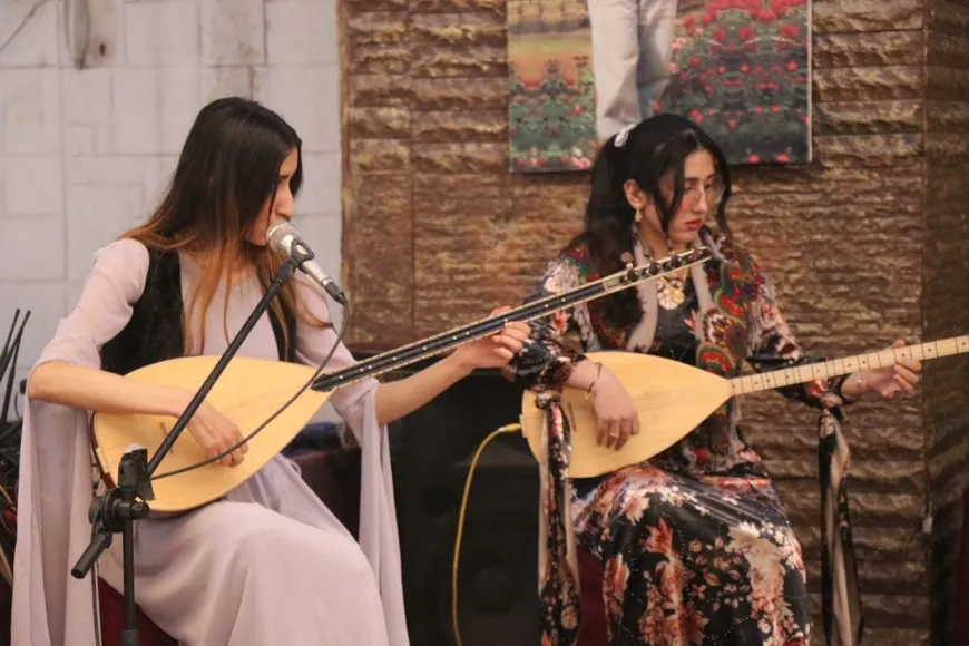 Tevgera Hîlala Zêrîna a Helebê konser li dar xist