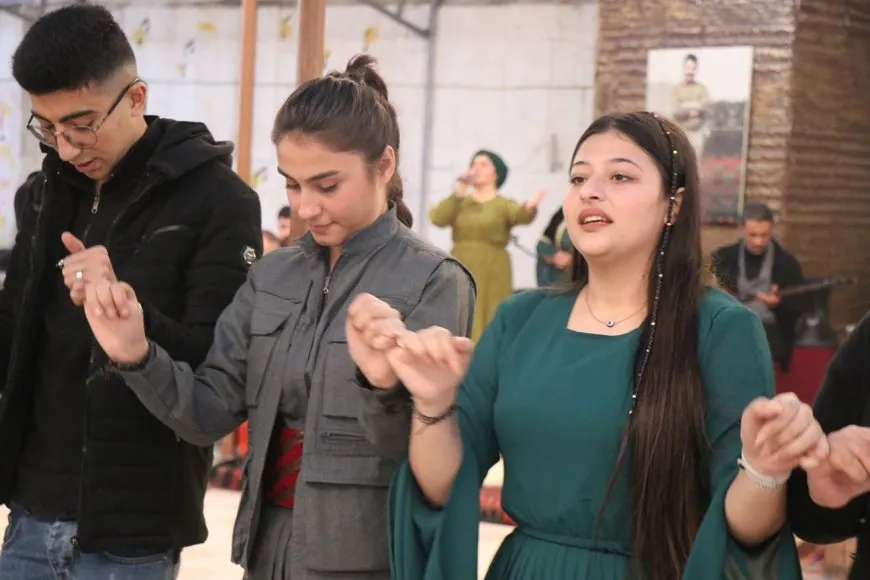 Tevgera Hîlala Zêrîna a Helebê konser li dar xist