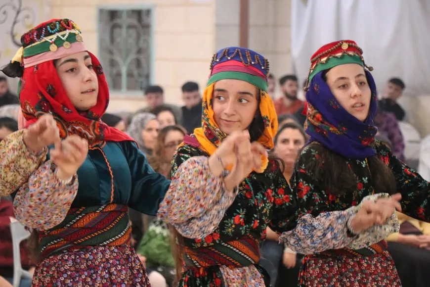 Tevgera Hîlala Zêrîna a Helebê konser li dar xist