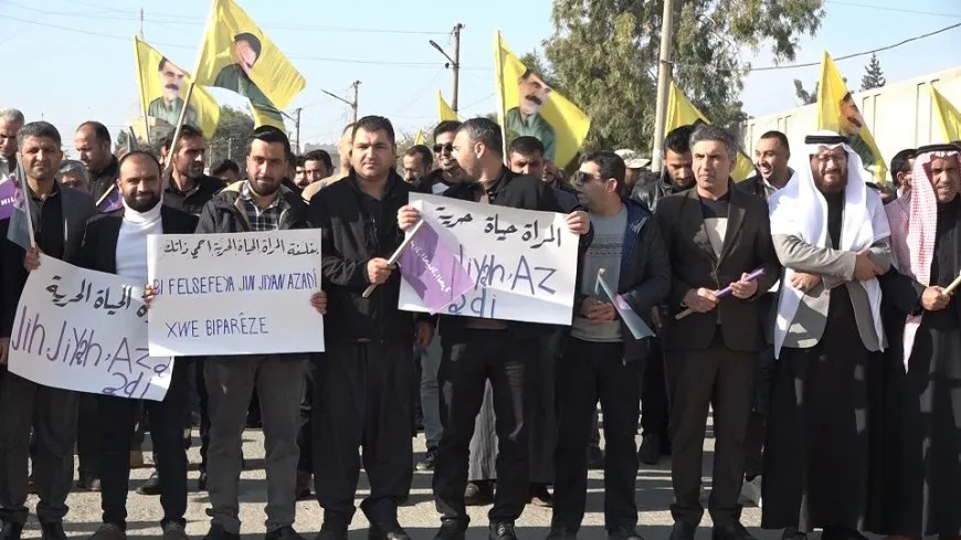 Li Tebqa û Kobanê mêr li dijî tundiya li ser jinan meşiyan