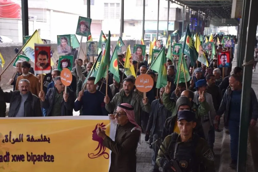Li Tebqa û Kobanê mêr li dijî tundiya li ser jinan meşiyan