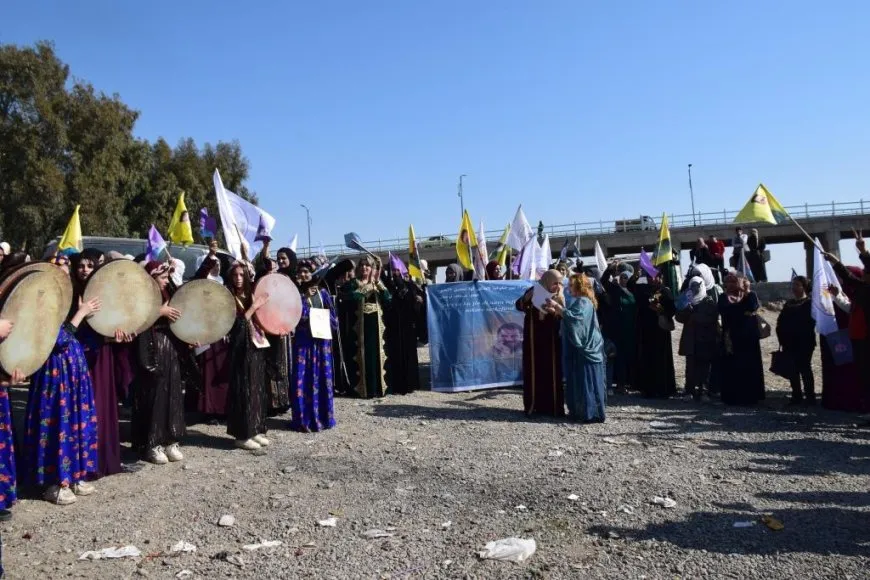 Jinan ji bo Rêber Abdullah Ocalan çalakiyek li dar xist