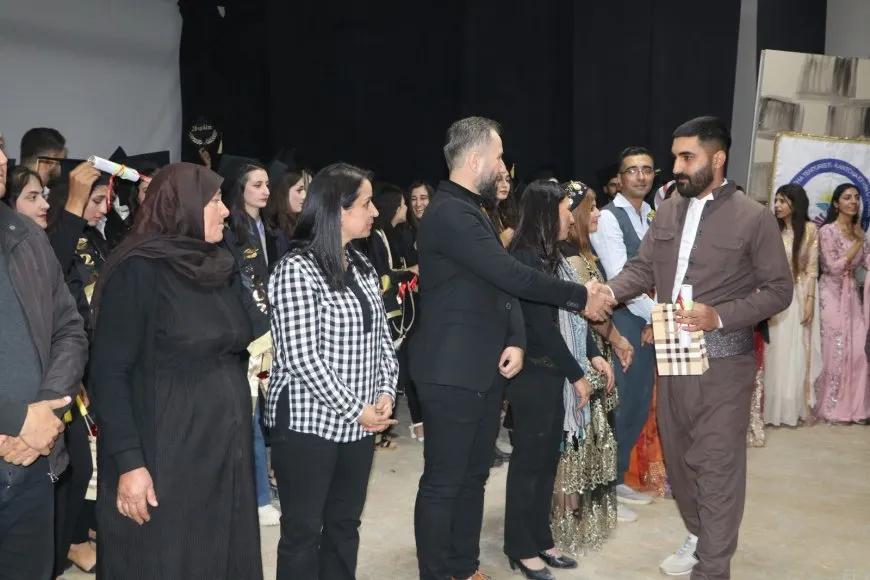79 xwendekarên peymangehên kantona Efrîn û Şehbayê derçûn