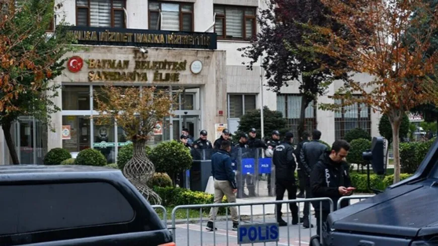 Nivîsên nijadperest li şaredariyên hatine desteserkirin hatine danîn