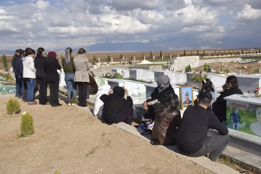 Şehîdên komkujiya Teqil Beqil li ser gorên xwe hatin bibîranîn