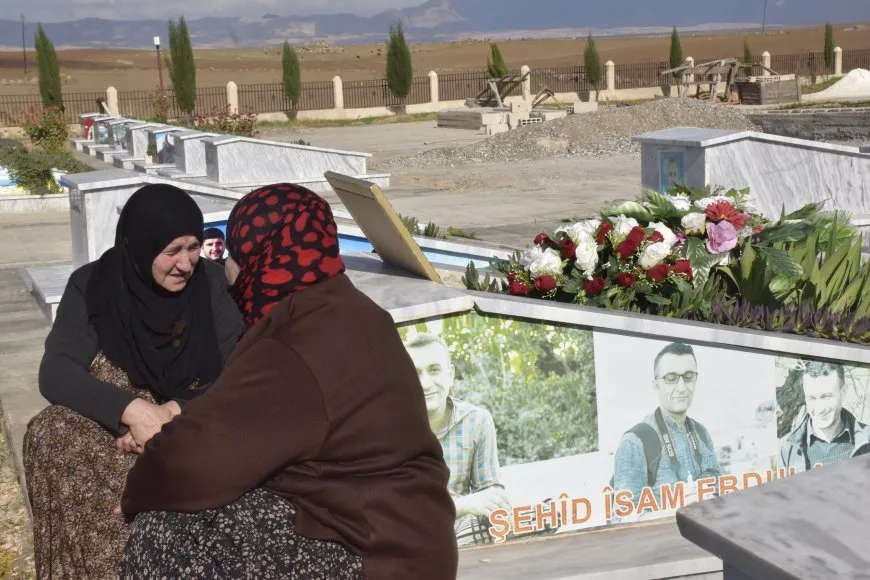 Şehîdên komkujiya Teqil Beqil li ser gorên xwe hatin bibîranîn