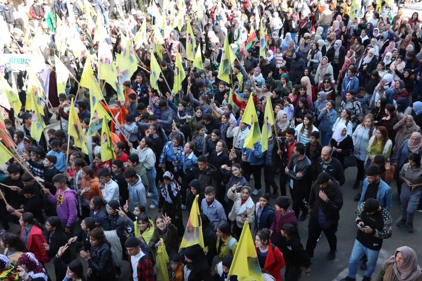Li Qamişlo û Girkê Legê meş: Rêber Apo vîna me ye