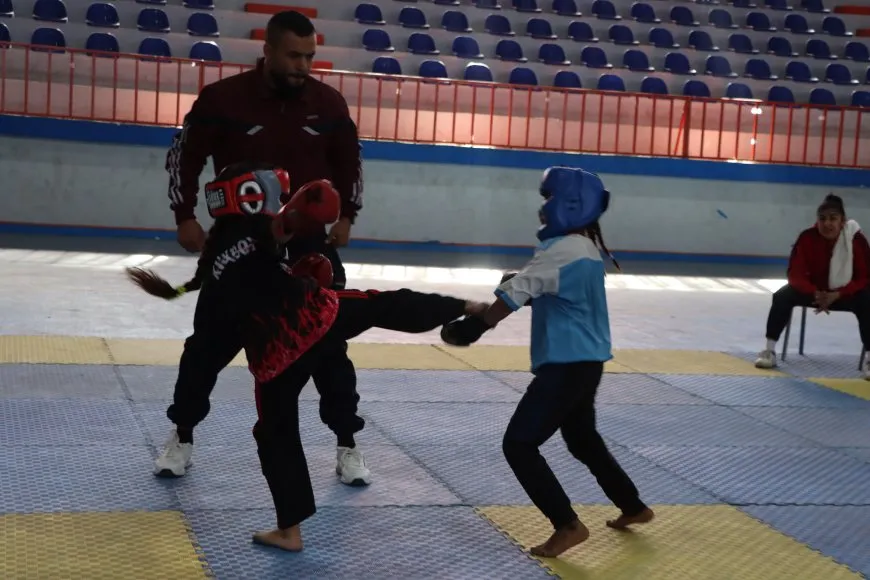 Li Qamişloyê turnuvaya kickboksê ya jinên ciwan li dar ket
