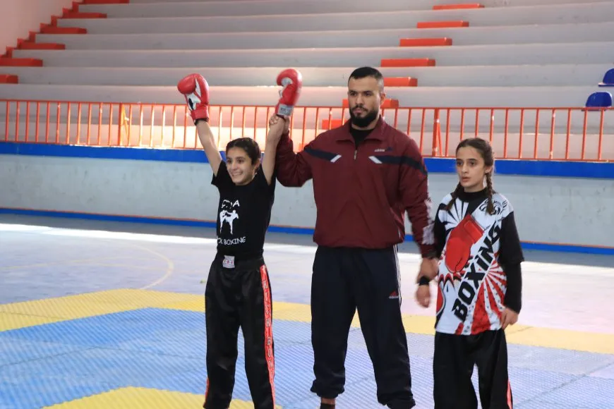 Li Qamişloyê turnuvaya kickboksê ya jinên ciwan li dar ket