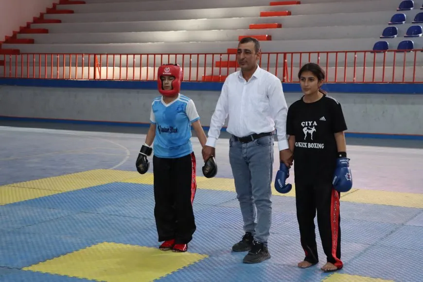 Li Qamişloyê turnuvaya kickboksê ya jinên ciwan li dar ket