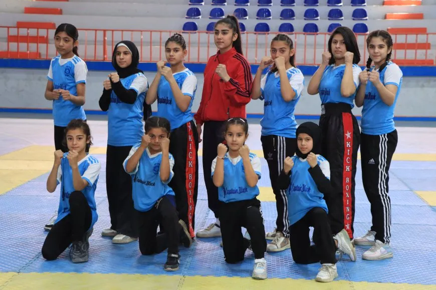 Li Qamişloyê turnuvaya kickboksê ya jinên ciwan li dar ket