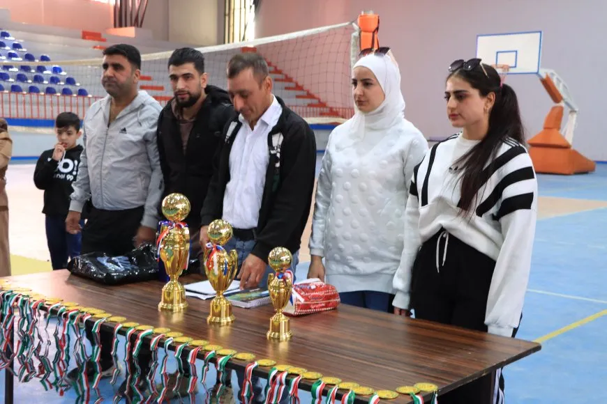 Li Qamişloyê turnuvaya kickboksê ya jinên ciwan li dar ket