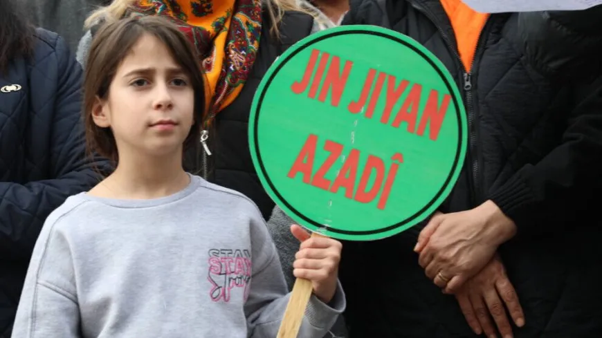 Walîtiya Amedê dirûşma ‘Jin, Jiyan, Azadî’ qedexe kir