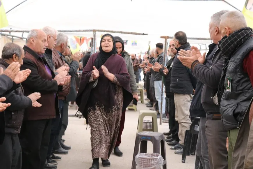 ˋDema em behsa azadiyê dikin yekser şehîd tên bîra meˊ