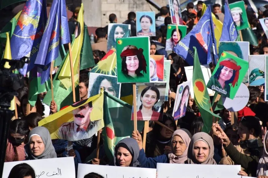 Meşên girseyî yên bi boneya 25’ê Mijdarê